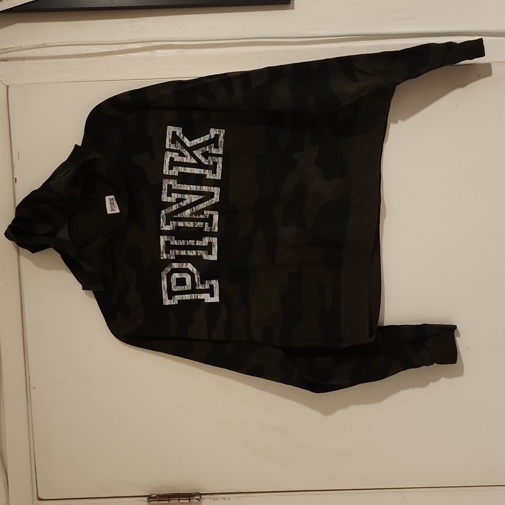 VS PINK Camo Cropped hoodie